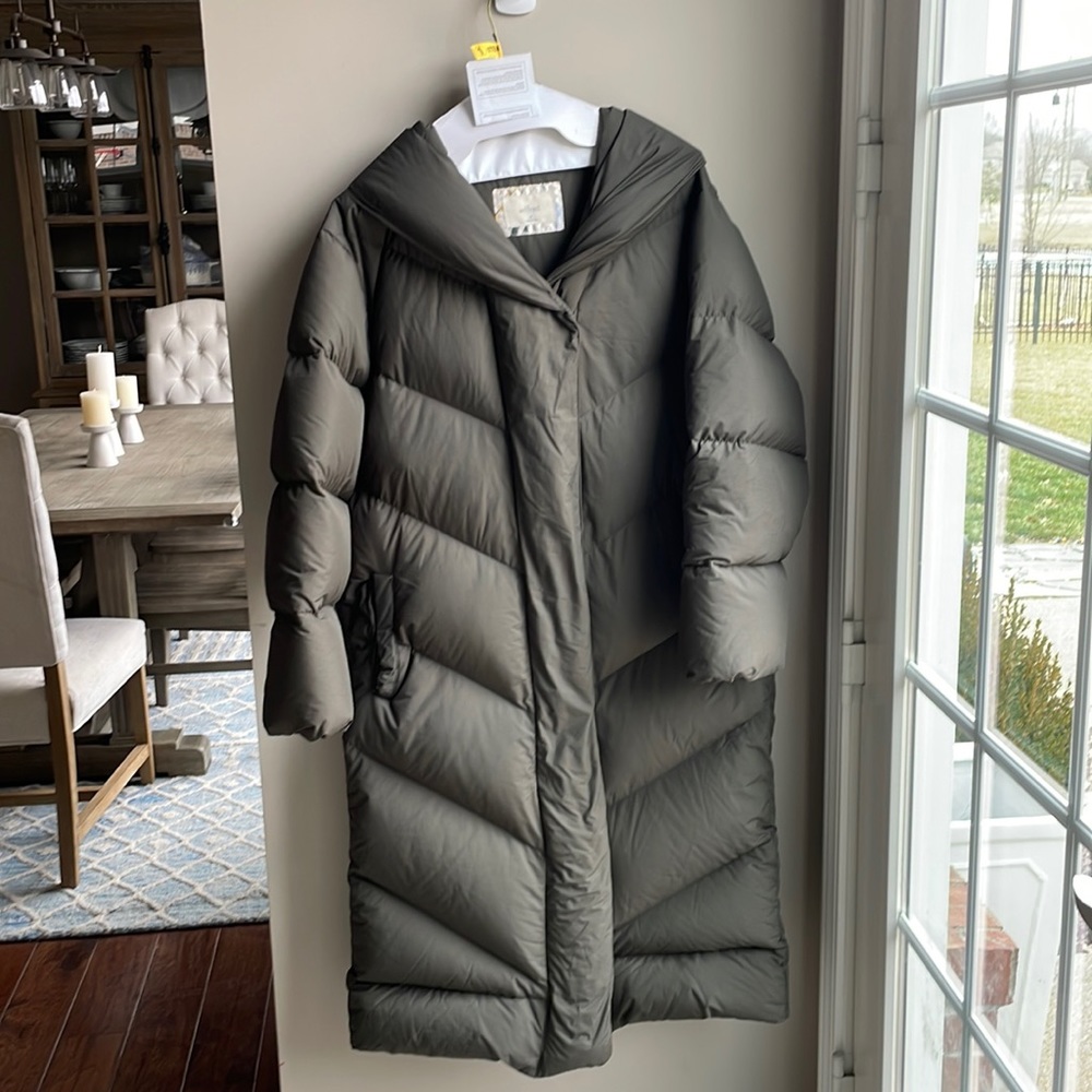 Size M Wilfred (Artizia) heavy Premium Goose Down Meribel Coat. Dark green/gray
